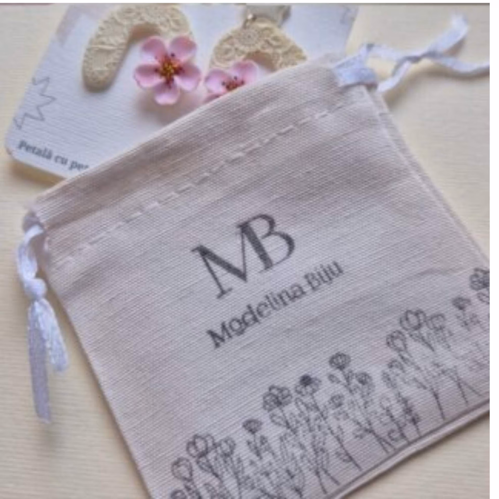 saculet textil personalizat in care vor ajunge la tine bijuteriile din lut polimeric